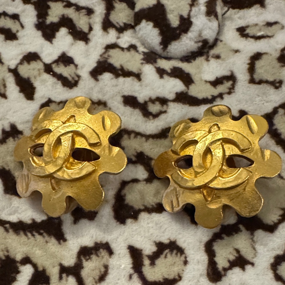 Vintage Chanel clip on earrings